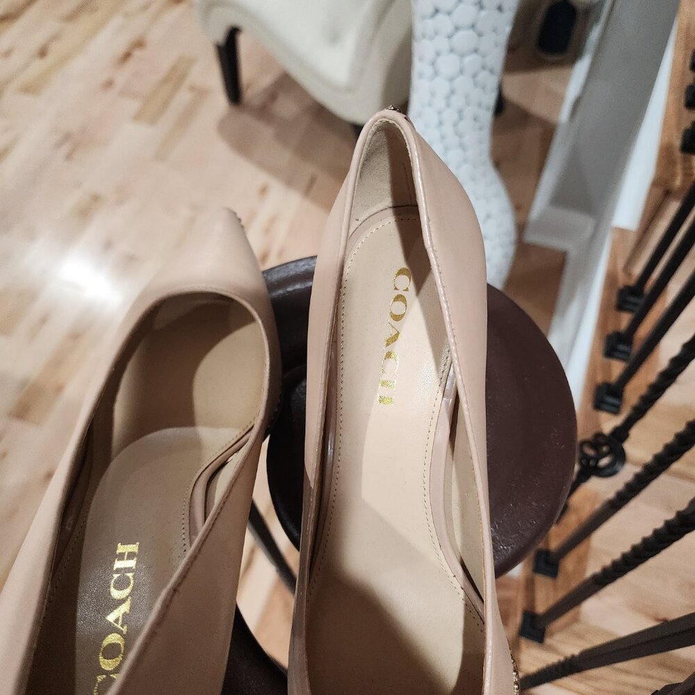 Brand New - COACH Waverly Beadchain Pumps - Nude with Gold Studs - Picture 3 of 7